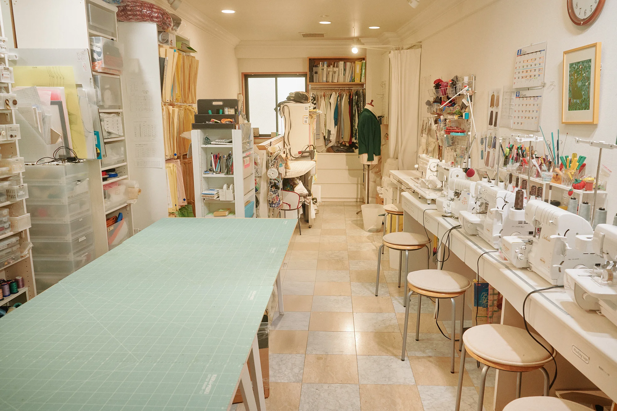 教室の様子（作業テーブル）